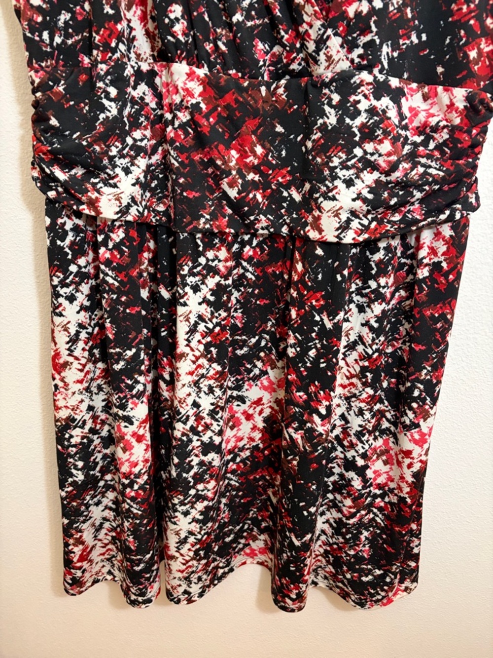 IGIGI Red Black White Abstract Print Wrap Dress - Picture 6 of 11